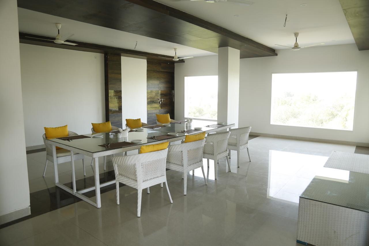 Silver Estate Resort Tikamgarh Exterior foto